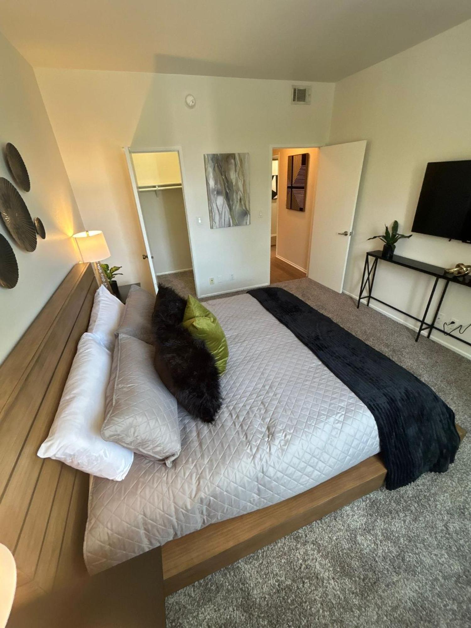 Beverly Hills Midle 1 Bedroom With Parking 202 Apartamento *