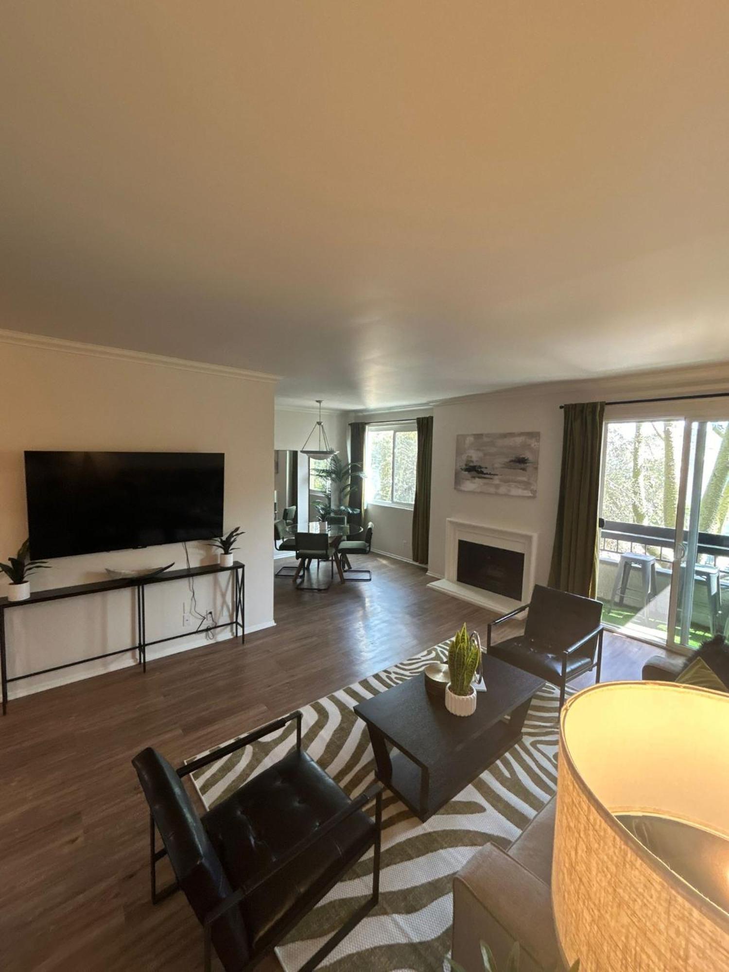 Beverly Hills Midle 1 Bedroom With Parking 202 Apartamento